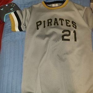 Men's medium pirates jersey